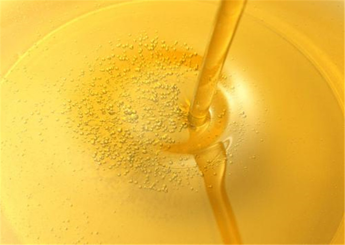 （圖：起泡的潤滑油）
