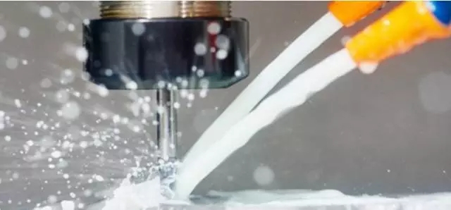 （圖：切削液使用場景）